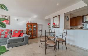 A seating area at Cozy Apartment In Torrevieja