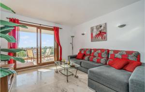 A seating area at Cozy Apartment In Torrevieja
