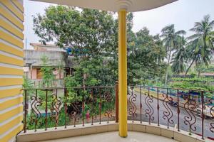 a balcony with a view of a street at Goroomgo Elite Stay Salt Lake Kolkata Near Metro Station in Kolkata