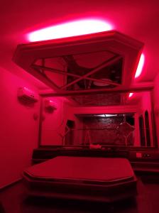 a red room with a bed and a mirror at Champion motel in Rio de Janeiro