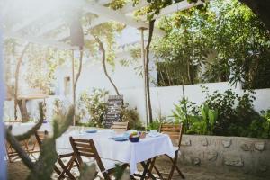 Κήπος έξω από το B&B Sa Cruxitta