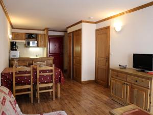 a living room with a table and a dining room at Appartement Aussois, 2 pièces, 6 personnes - FR-1-508-280 in Aussois
