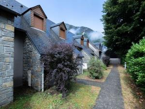 an old stone house with a pathway in front of it at Maison Saint-Lary-Soulan, 3 pièces, 4 personnes - FR-1-296-437 in Saint-Lary-Soulan