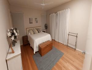 a bedroom with a bed and a vase of flowers at Berringar in Forster
