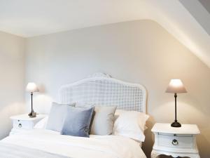 a bedroom with a white bed with two night stands at The Old Stables 3 - Uk35690 in West Winterslow