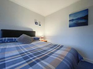Llit o llits en una habitació de Bervie Road Cottage