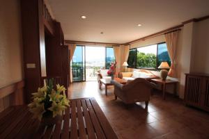 Posezení v ubytování Sun Hill Hotel Patong