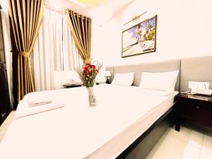 Postel nebo postele na pokoji v ubytování Dương Đông Hotel