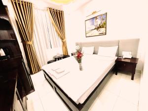 Postel nebo postele na pokoji v ubytování Dương Đông Hotel