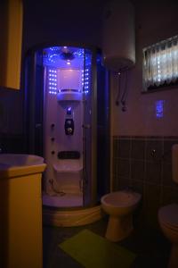 Koupelna v ubytování Apartment Perić + 34 fotografií