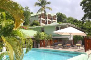 Bazén v ubytování Marigot Beach Club & Dive Resort nebo v jeho okolí