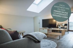 a living room with a couch and a tv at Apartments Koflhaus in Cadipietra