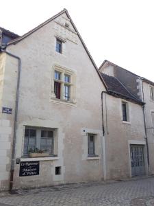 an old building with a sign on the side of it at Le Pigeonnier - Chambres d'hôtes in La Roche-Posay