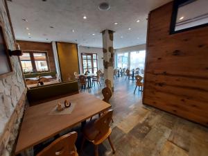 a dining room with a wooden table and chairs at Gasthof Zentral in Feistritz an der Drau