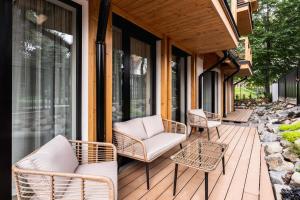 Balkón alebo terasa v ubytovaní ZAKOHOME- Apartamenty Sabały