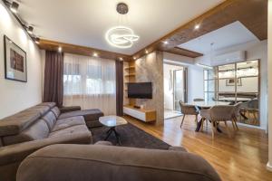a living room with a couch and a table at Apartman Pesic in Pirot