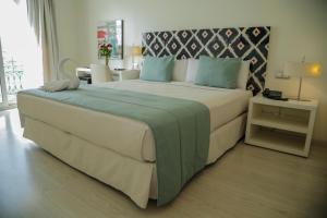 Rúm í herbergi á Al Mandari Hôtel Tétouan