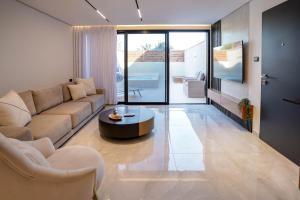 Χώρος καθιστικού στο Coral suites Boutique