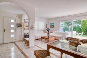 Et opholdsområde på Plaça de la Sardana Casa acollidora per 8 persones a 5 minuts de la Platja Gran i del centre de Platja d'Aro