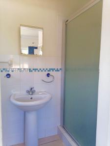 a bathroom with a sink and a shower at Rosscarbery 7 in Margate