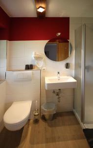 a bathroom with a toilet and a sink at Gästehaus Alpin - inkl. Chiemgau-Karte in Bergen