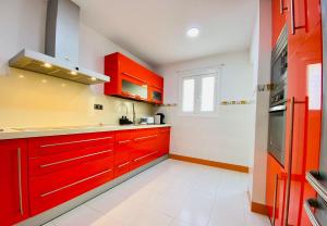 Kuchyňa alebo kuchynka v ubytovaní Bright Beach House Grupo AC Gestion