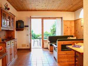 Kuchyňa alebo kuchynka v ubytovaní Carlo B Garten Ferienwohnung EG