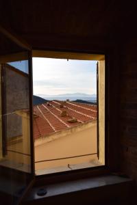 a window with a view of a roof at La Conchiglia in Scarlino