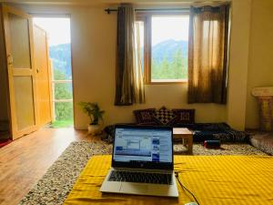 Μια τηλεόραση ή/και κέντρο ψυχαγωγίας στο The Ivy House Sethan