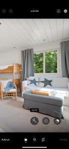 En eller flere senger på et rom på Kragerø hytte havsutsikt