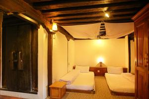Newa Chen Historic House UNESCO客房内的一张或多张床位