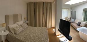 A bed or beds in a room at Joey