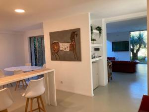 A kitchen or kitchenette at Joey