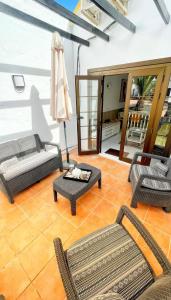 Casa Ayla Montecastillo A8的休息区