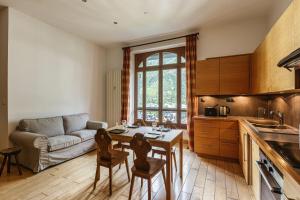 Η κουζίνα ή μικρή κουζίνα στο Central Majestic Apartment Near Skiing - Happy Rentals +14 φωτογραφίες