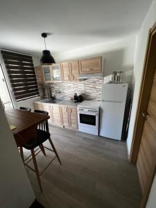 A cozinha ou cozinha compacta de Alkistis House