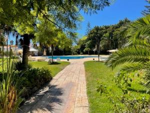A piscina localizada em Vilamoura Beach & Pool Apartment ou nos arredores