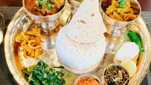 Eten bij of ergens in de buurt van het hotel


