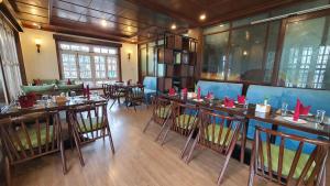 Een restaurant of ander eetgelegenheid bij Hotel Grand View