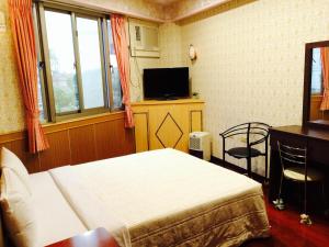 Een bed of bedden in een kamer bij Kai Cheng Inn 旅館134