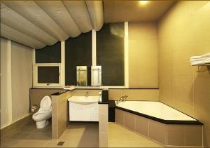 Koupelna v ubytování Zhuyuan Ju B&B + 37 fotografií