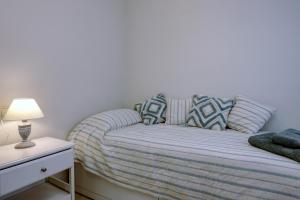 A bed or beds in a room at Lujo en banana beach primera línea de playa