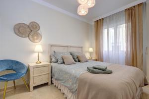 A bed or beds in a room at Lujo en banana beach primera línea de playa Még 37 kép