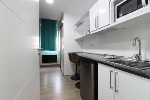 Kuchyň nebo kuchyňský kout v ubytování Carthago Suites