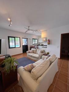 a living room with two couches and a kitchen at Padre Aviles in Olías