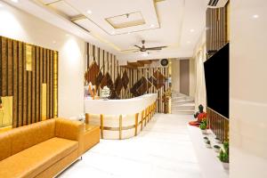 a lobby with a couch and a bar at Hotel Worth - Near Railway Station in New Delhi