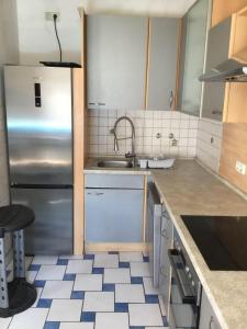 a kitchen with a sink and a refrigerator at Ferienwohnung-Bayrisch-Nizza in Sulzbach am Main