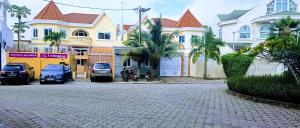 a street with cars parked in front of a building at L'Address in Cotonou