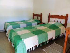 two beds sitting next to each other in a room at Hotel Fazenda Raiz Mineira - Estamos a 21,2 km de Carmo do Rio Claro in Conceição da Aparecida