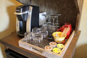 A cozinha ou kitchenette de The Rustic Suite - Main Street Lodge in Berlin